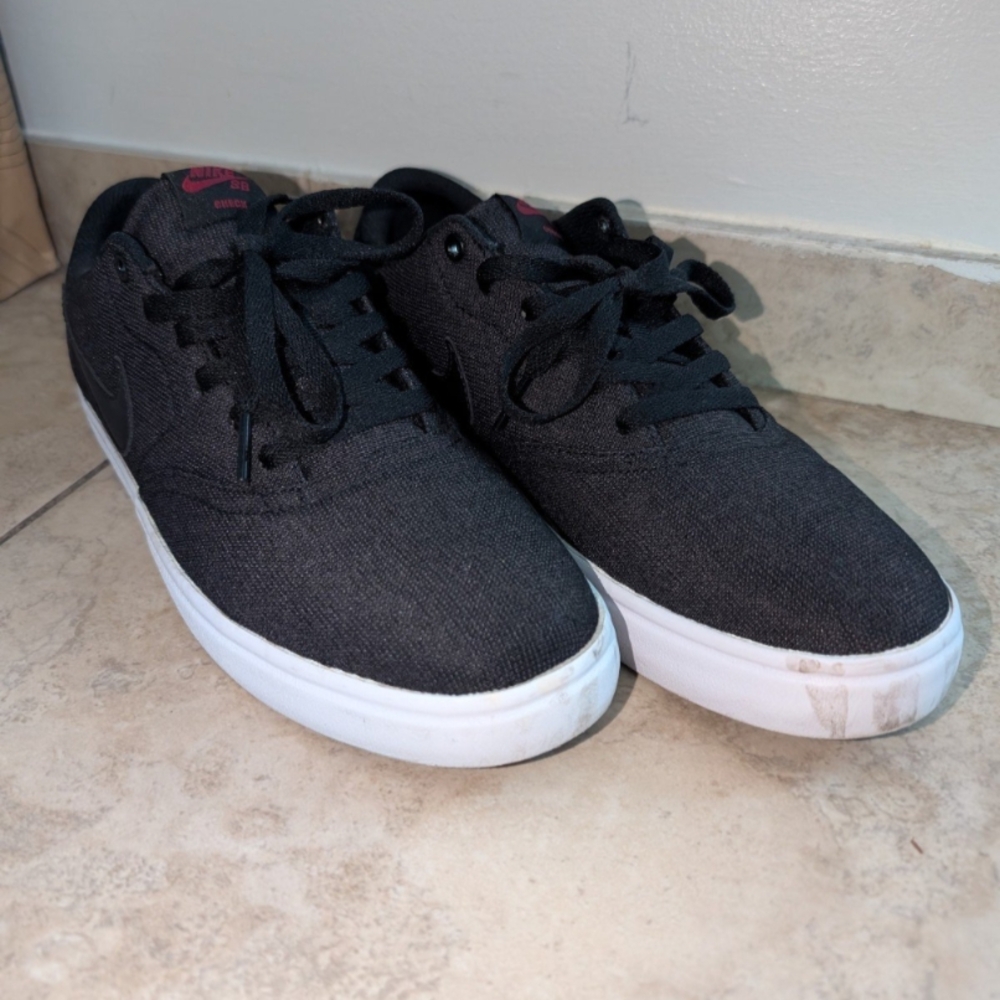 Nike Black and White Sneakers with Classic Design